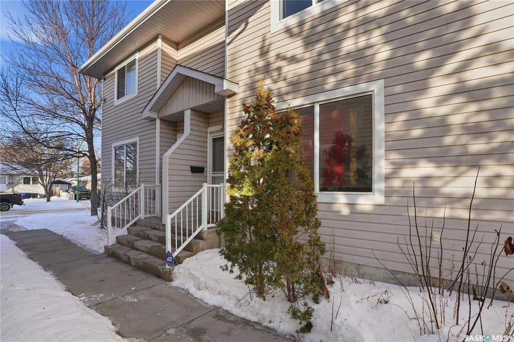 Second View of 802 K Avenue N #3, Westmount, Saskatoon, Saskatchewan, S7L 2N1