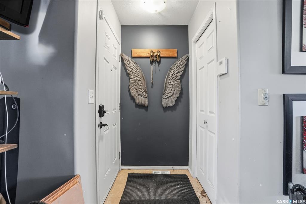 Fourth View of 802 K Avenue N #3, Westmount, Saskatoon, Saskatchewan, S7L 2N1