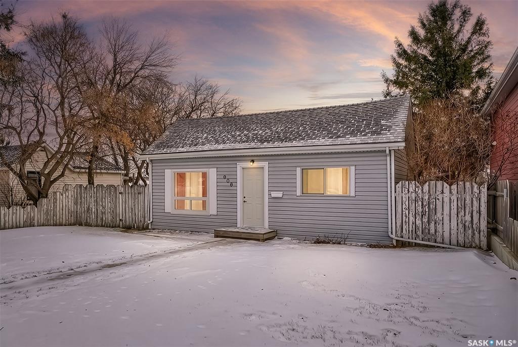 909 Ominica Street E, SK027098, Saskatchewan,