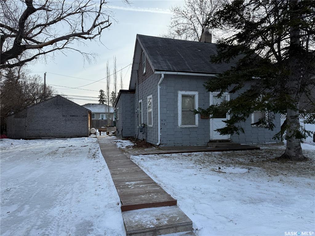 MLS® listing #SK027182 for sale located at 1035 Carleton Street