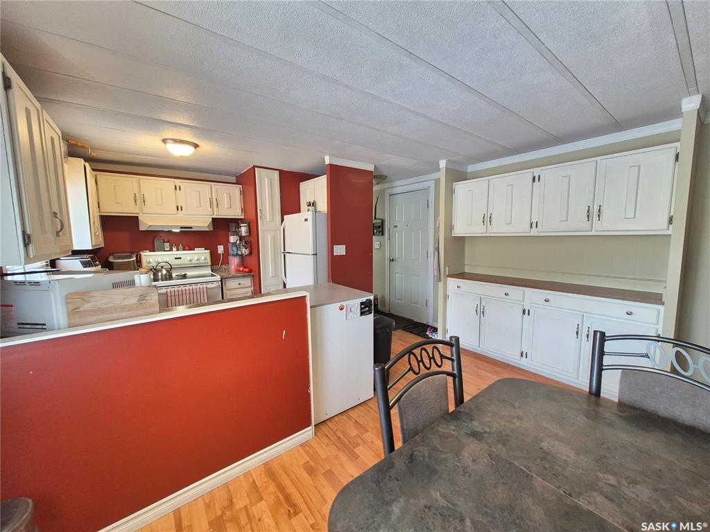 Fourth View of 129 17th Street Ne, Weyburn, Saskatchewan, S4H 2N3