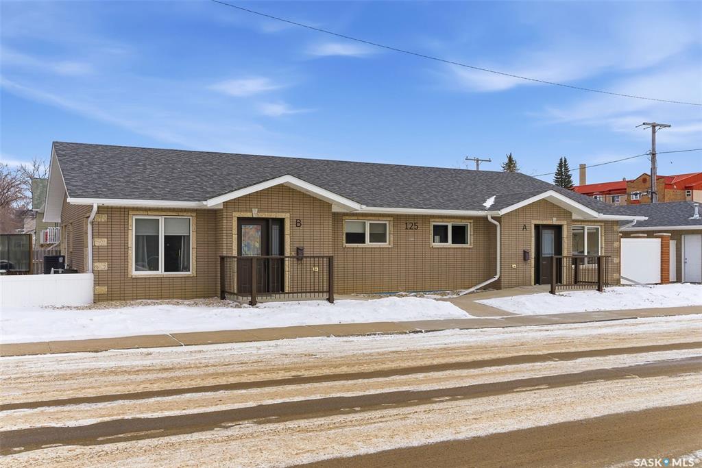 MLS® listing #SK027839 for sale located at 125 2nd Avenue Ne #A&B