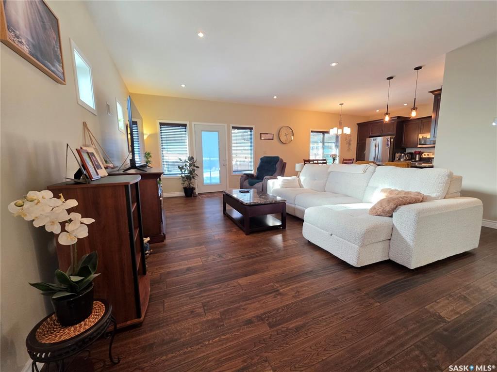 Third View of 206 8th Avenue Ne, North East, Swift Current, Saskatchewan, S9H 2P4