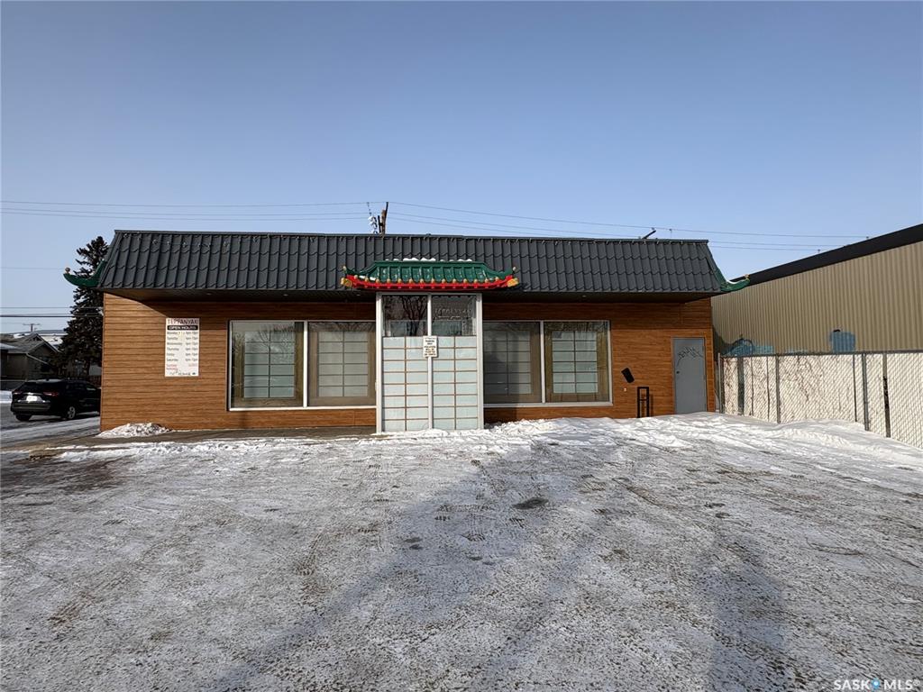 MLS® listing #SK027994 for sale located at 736 Victoria Avenue