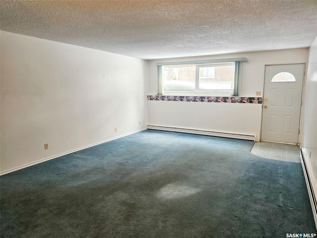 Fifth View of 320 13 Th Avenue Ne #8, North Hill, Swift Current, Saskatchewan, S9H 2V9