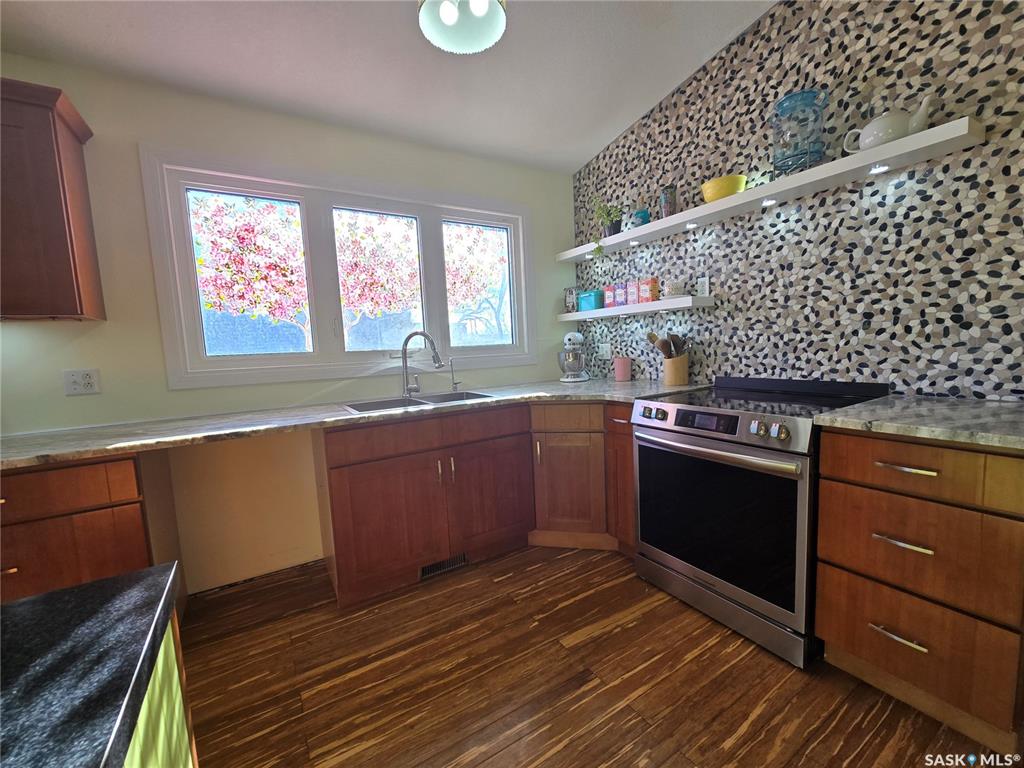 Fifth View of 531 Scott Street, Weyburn, Saskatchewan, S4H 1T2