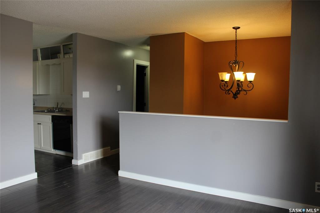 Fourth View of 581 3rd Street W, Shaunavon, Saskatchewan, S0N 2M0