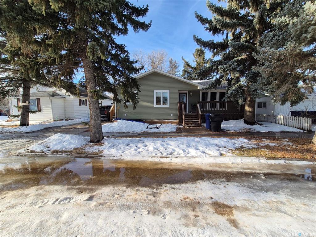 Second View of 236 1st Street E, Leader, Saskatchewan, S0N 1H0