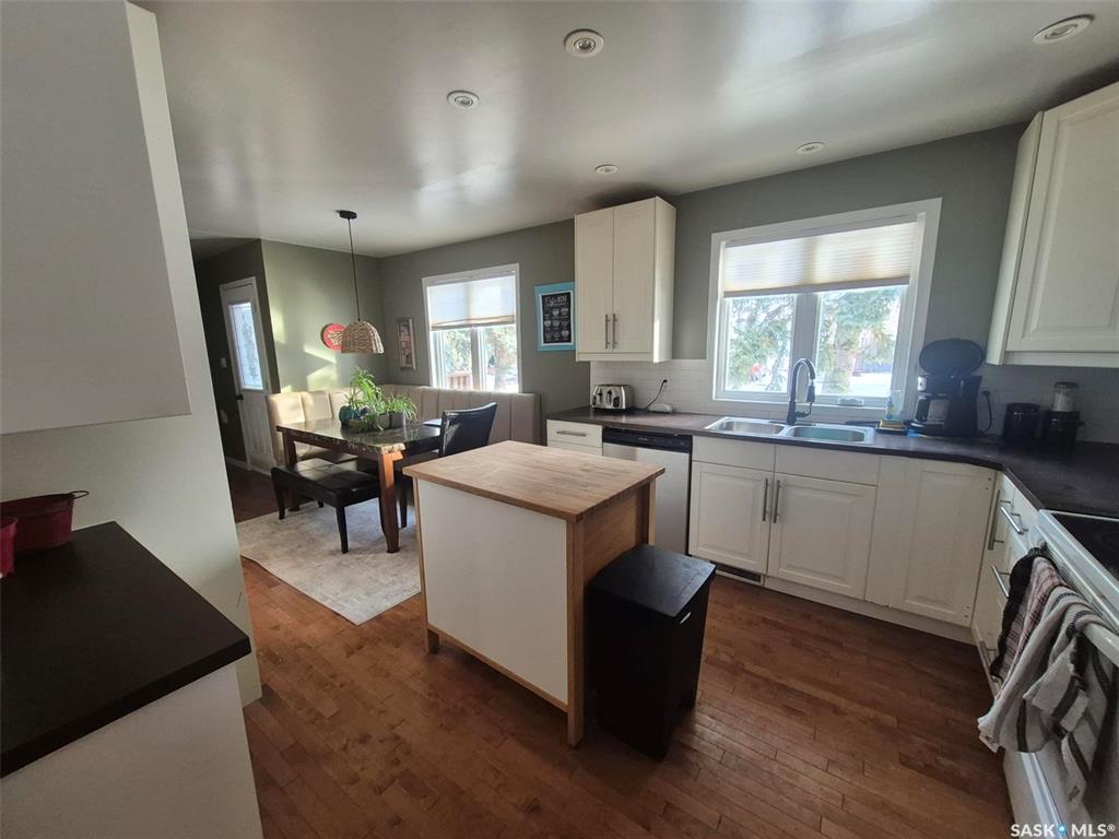 Third View of 236 1st Street E, Leader, Saskatchewan, S0N 1H0