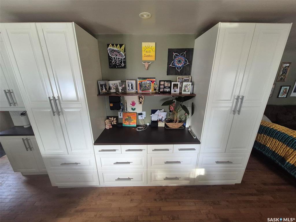 Fifth View of 236 1st Street E, Leader, Saskatchewan, S0N 1H0