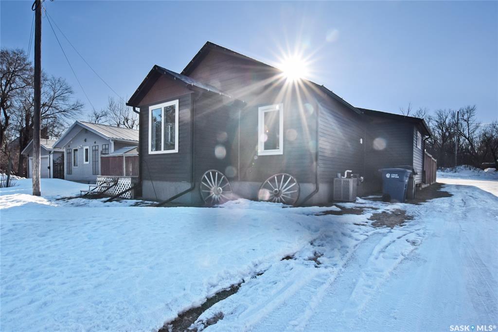 MLS® listing #SK028683 for sale located at 334 Brownlee Avenue