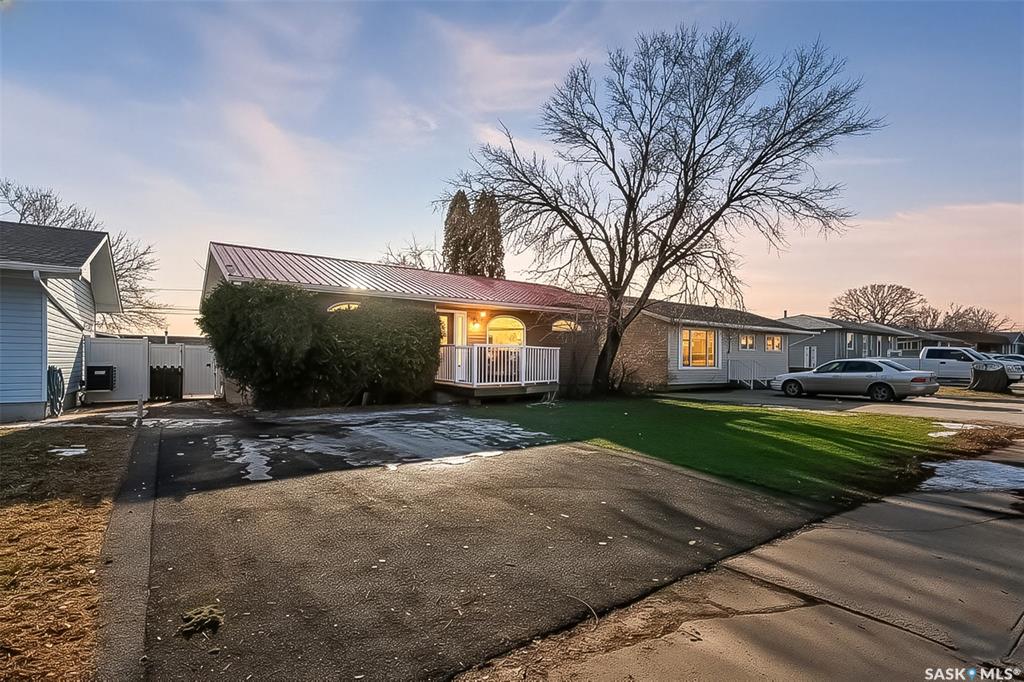 MLS® listing #SK028896 for sale located at 1317 Hochelaga Street W