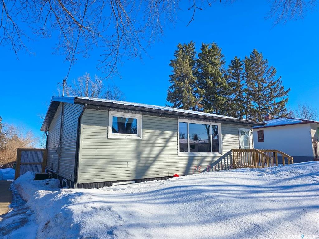 Second View of 211 Eighth Avenue N, North YO, Yorkton, Saskatchewan, S3N 0W8