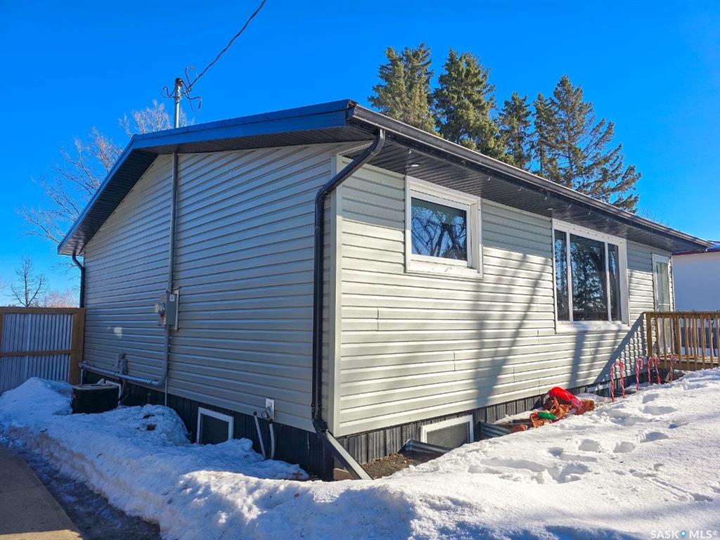 Third View of 211 Eighth Avenue N, North YO, Yorkton, Saskatchewan, S3N 0W8