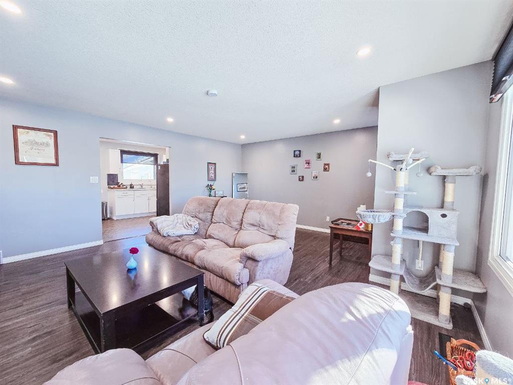 Fifth View of 211 Eighth Avenue N, North YO, Yorkton, Saskatchewan, S3N 0W8