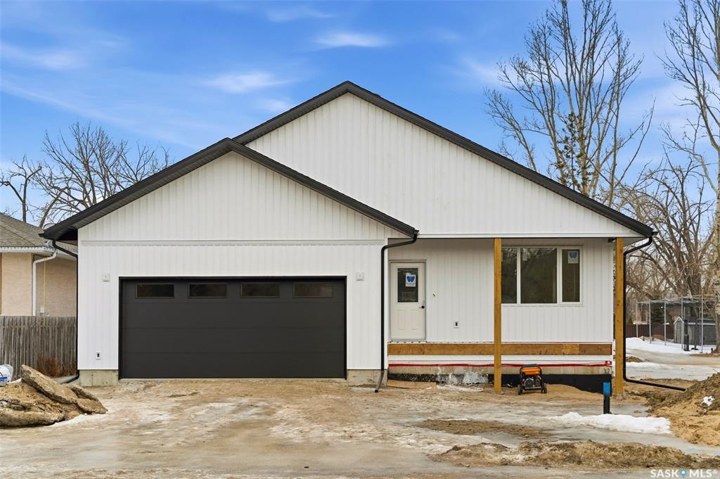 MLS® listing #SK028934 for sale located at 25 7th Avenue