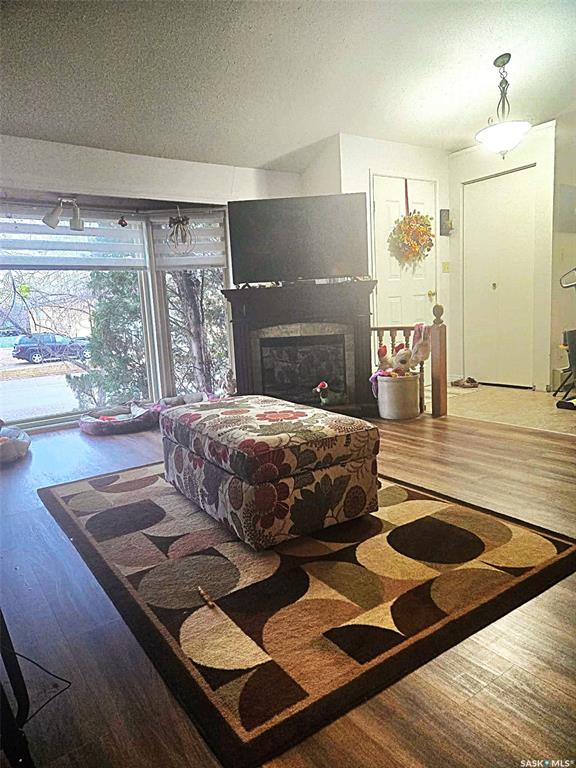 Fifth View of 101 3rd Street W, Leader, Saskatchewan, S0N 1H0