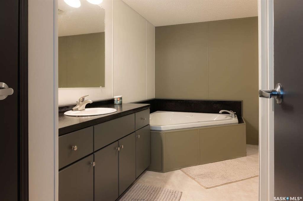 Fourth View of Range Road 2074, Estevan Rm No. 5, Saskatchewan, S4A 0X5