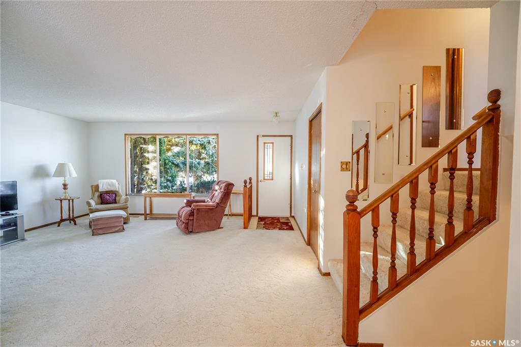 Fourth View of 30 Avens Road, VLA/Sunningdale, Moose Jaw, Saskatchewan, S6J 1B6