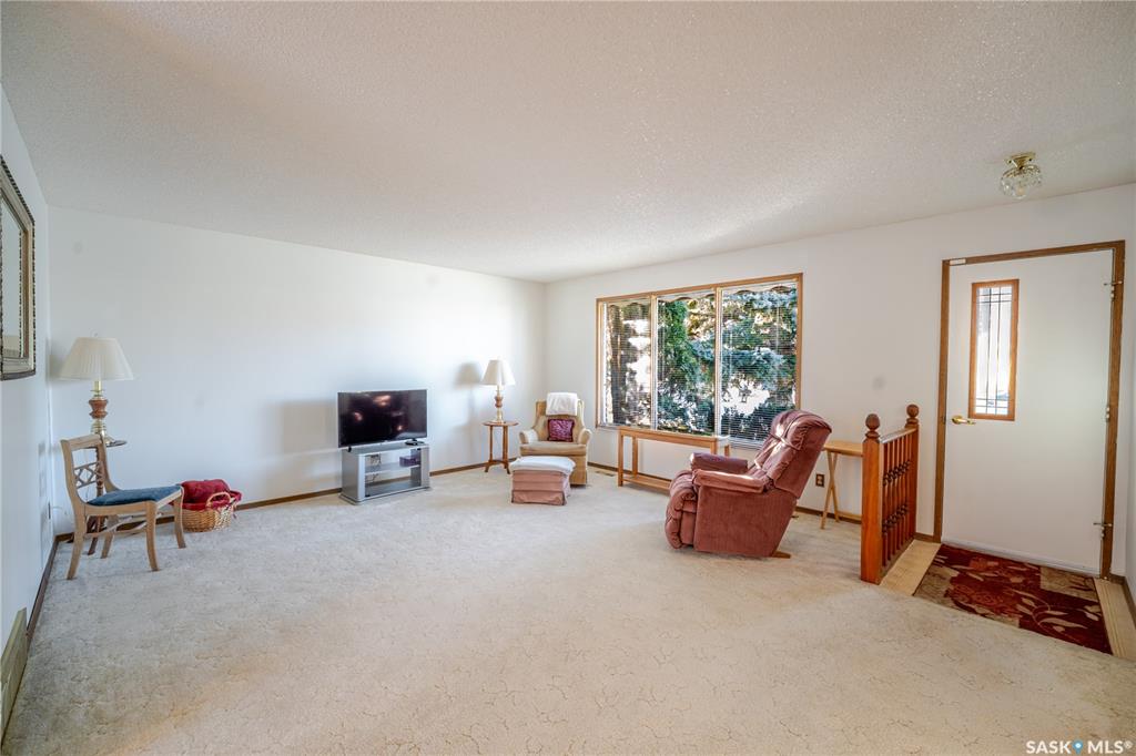 Fifth View of 30 Avens Road, VLA/Sunningdale, Moose Jaw, Saskatchewan, S6J 1B6