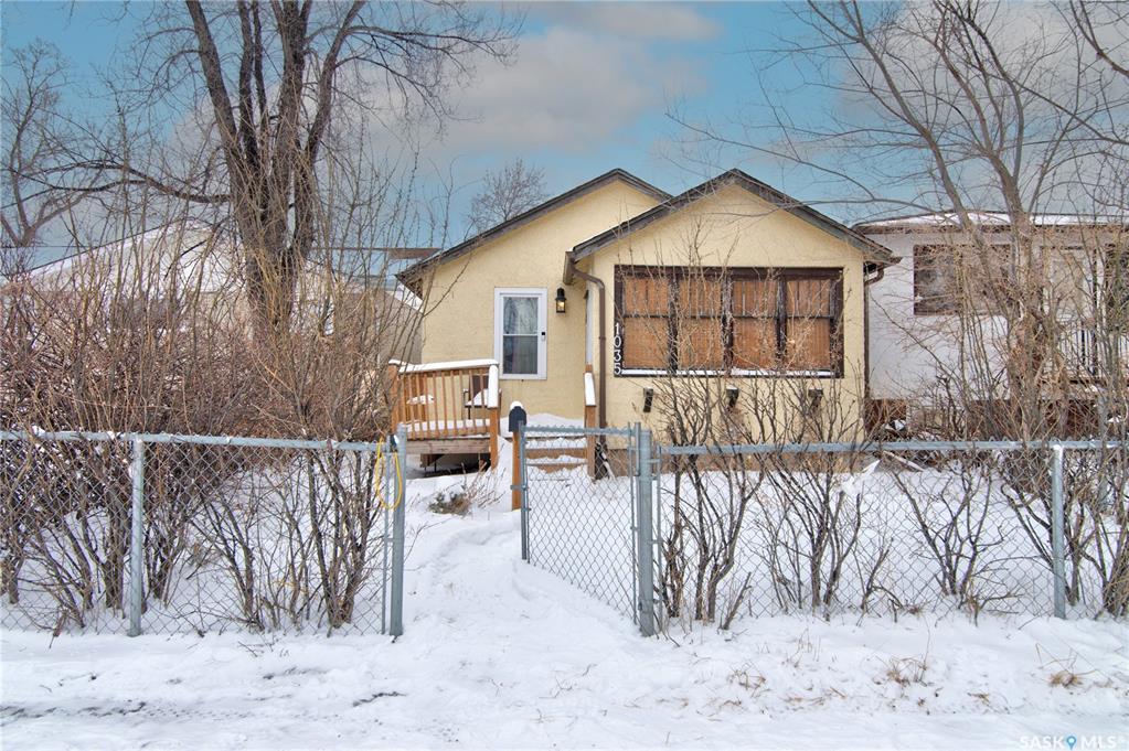 MLS® listing #SK029511 for sale located at 1035 Wallace Street