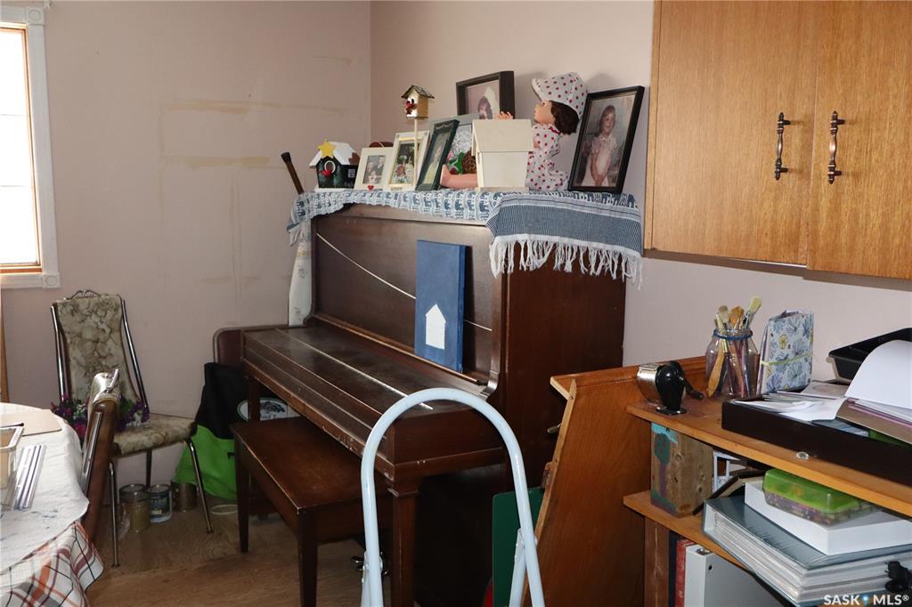 Fourth View of 228 7th Avenue E, Gravelbourg, Saskatchewan, S0H 1X0