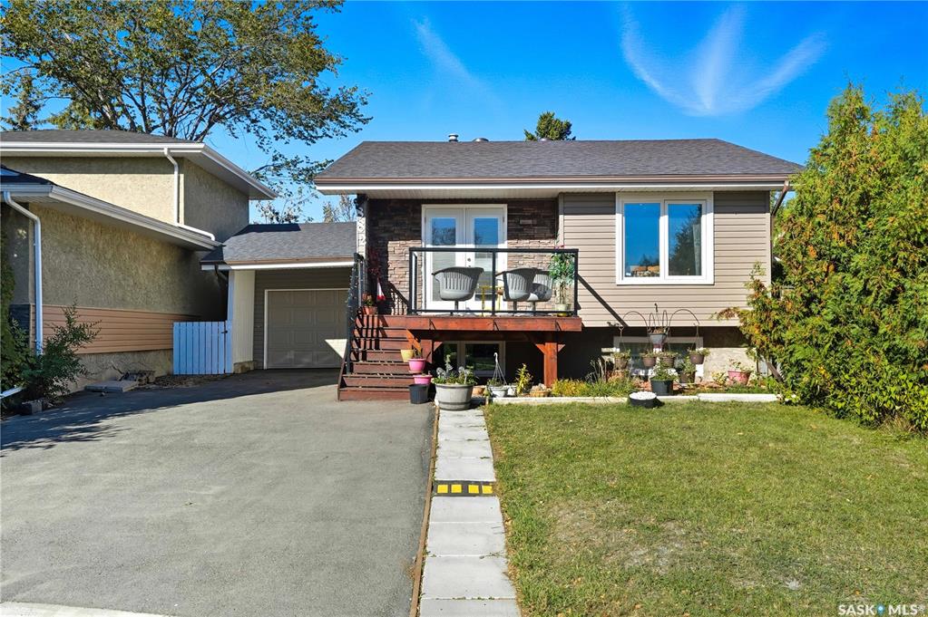 Fourth View of 882 Samuels Crescent N, McCarthy Park, Regina, Saskatchewan, S4X 2A5