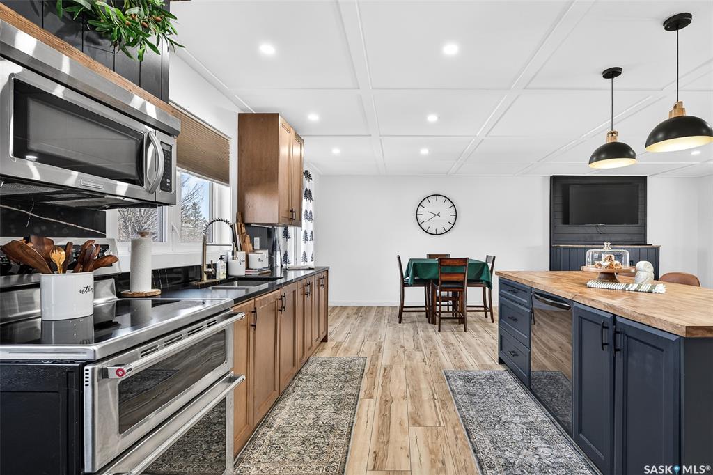 Fifth View of 10 Edelweiss Crescent, VLA/Sunningdale, Moose Jaw, Saskatchewan, S6J 1E5