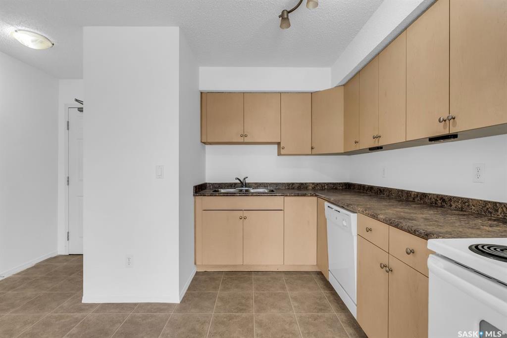 303 Lowe Road #103, SK030468, Saskatchewan,