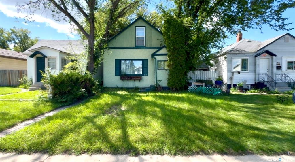 Second View of 217 L Avenue N, Westmount, Saskatoon, Saskatchewan, S7L 2P3