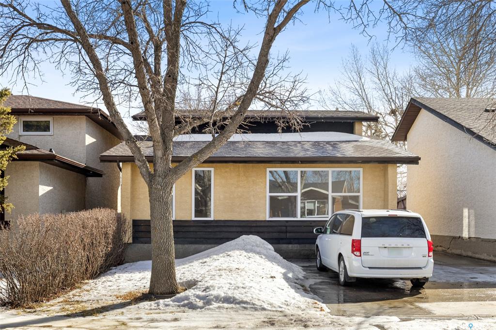 MLS® listing #SK030876 for sale located at 706 Bard Crescent N