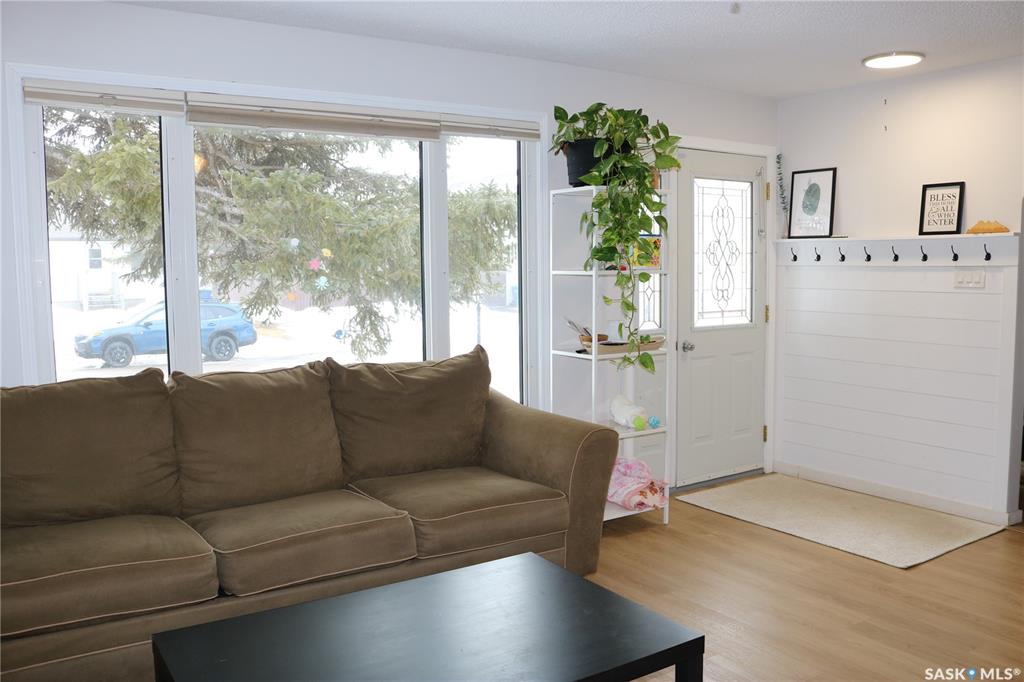 Fifth View of 812 Mcnaughton Street, Moosomin, Saskatchewan, S0G 3N0