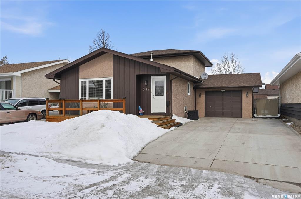 Second View of 807 Samuels Crescent N, McCarthy Park, Regina, Saskatchewan, S4X 2L4