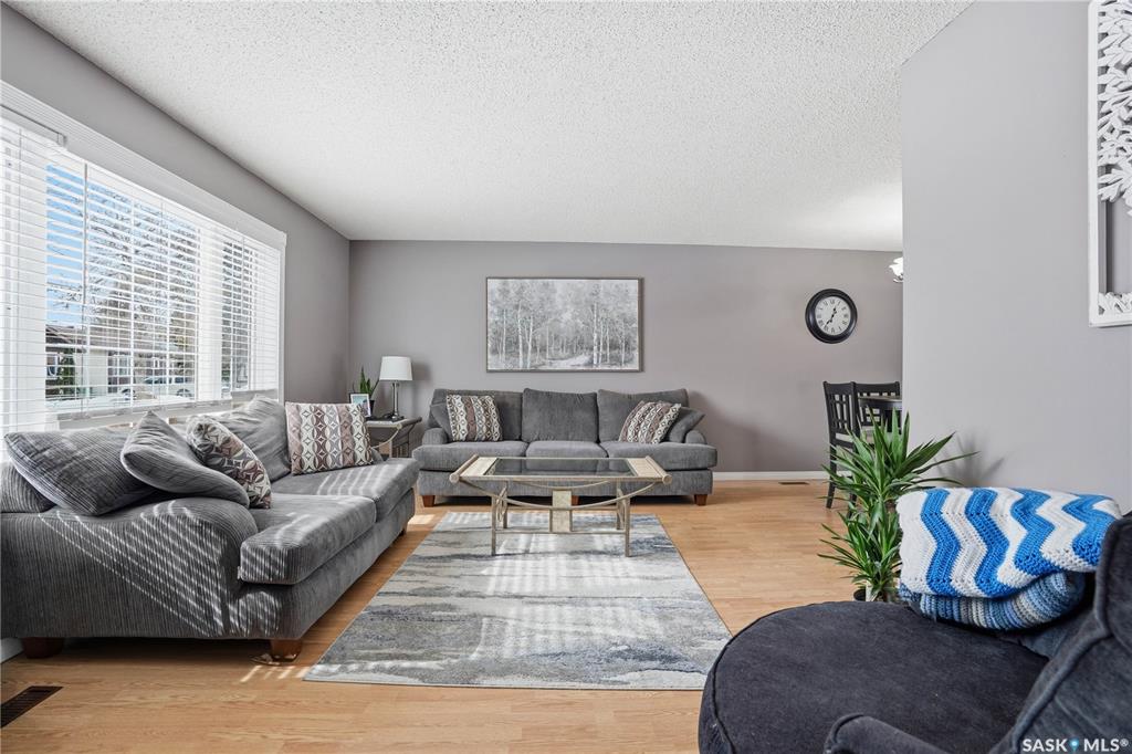 Fifth View of 807 Samuels Crescent N, McCarthy Park, Regina, Saskatchewan, S4X 2L4