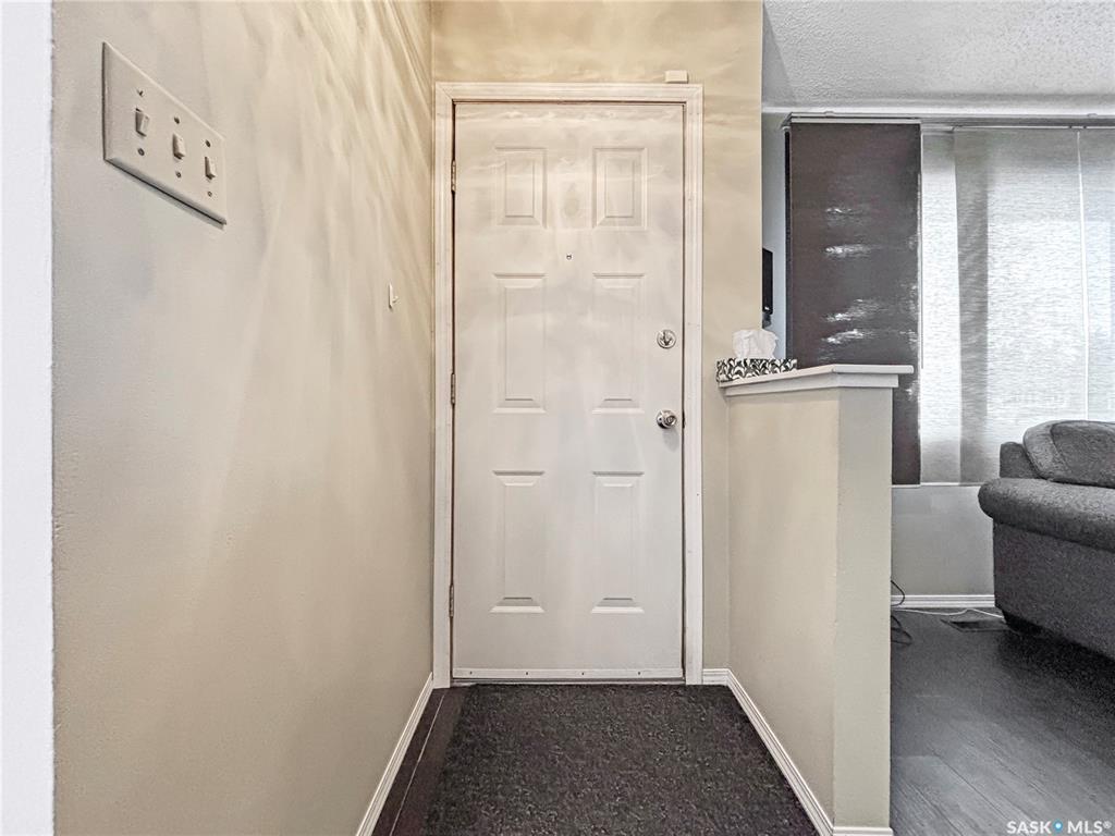 Second View of 437 Douglas Crescent, Confederation Park, Saskatoon, Saskatchewan, S7L 4T6