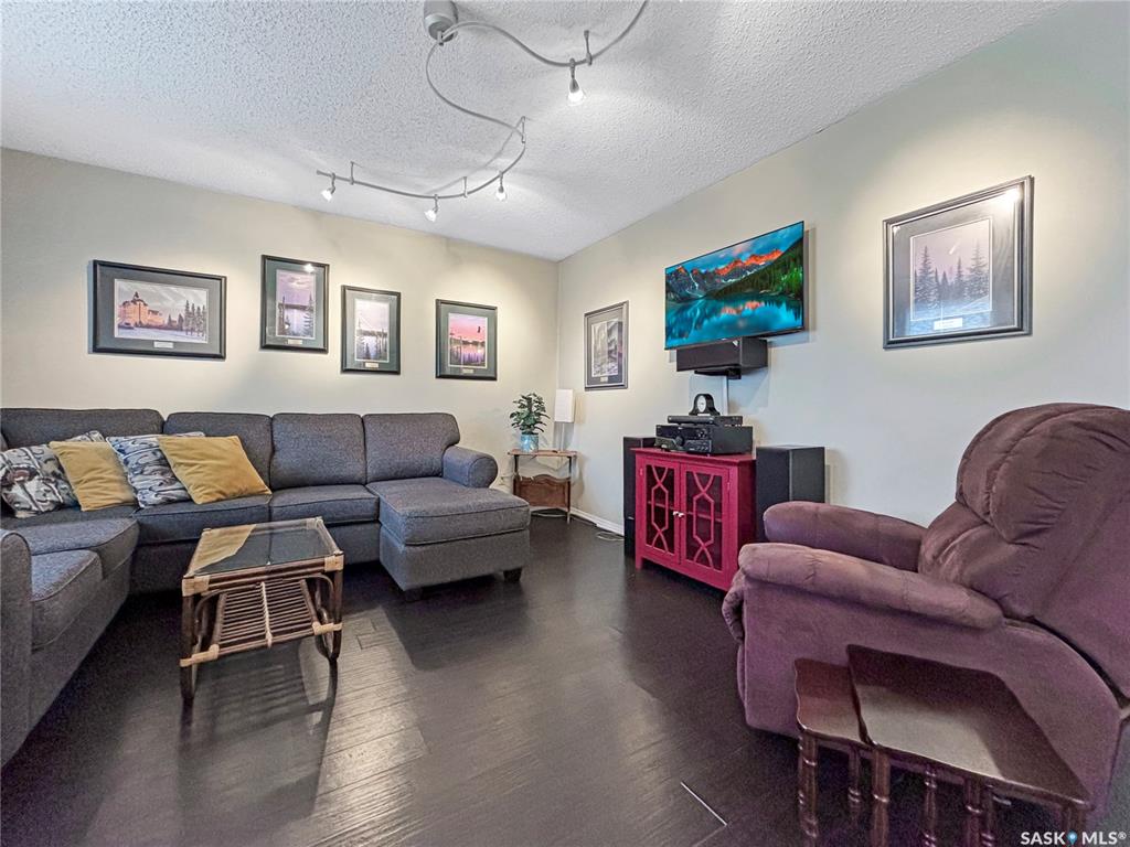 Third View of 437 Douglas Crescent, Confederation Park, Saskatoon, Saskatchewan, S7L 4T6