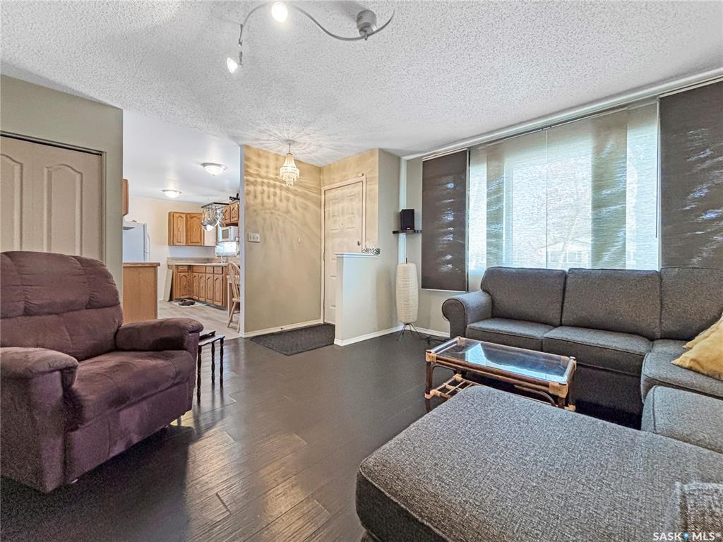 Fourth View of 437 Douglas Crescent, Confederation Park, Saskatoon, Saskatchewan, S7L 4T6