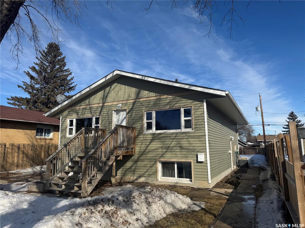 Third View of 322 Witney Avenue S, Meadowgreen, Saskatoon, Saskatchewan, S7M 3K5