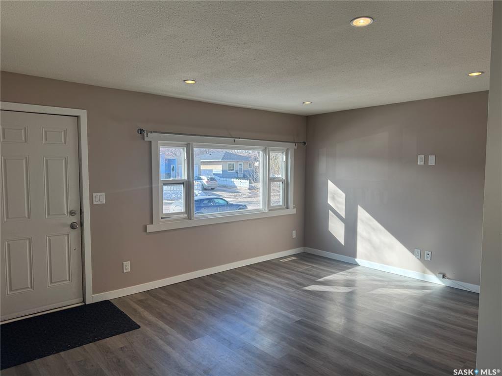 Fourth View of 322 Witney Avenue S, Meadowgreen, Saskatoon, Saskatchewan, S7M 3K5