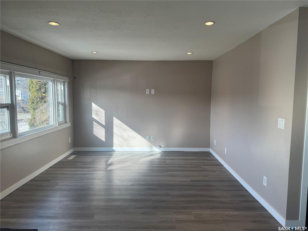 Fifth View of 322 Witney Avenue S, Meadowgreen, Saskatoon, Saskatchewan, S7M 3K5