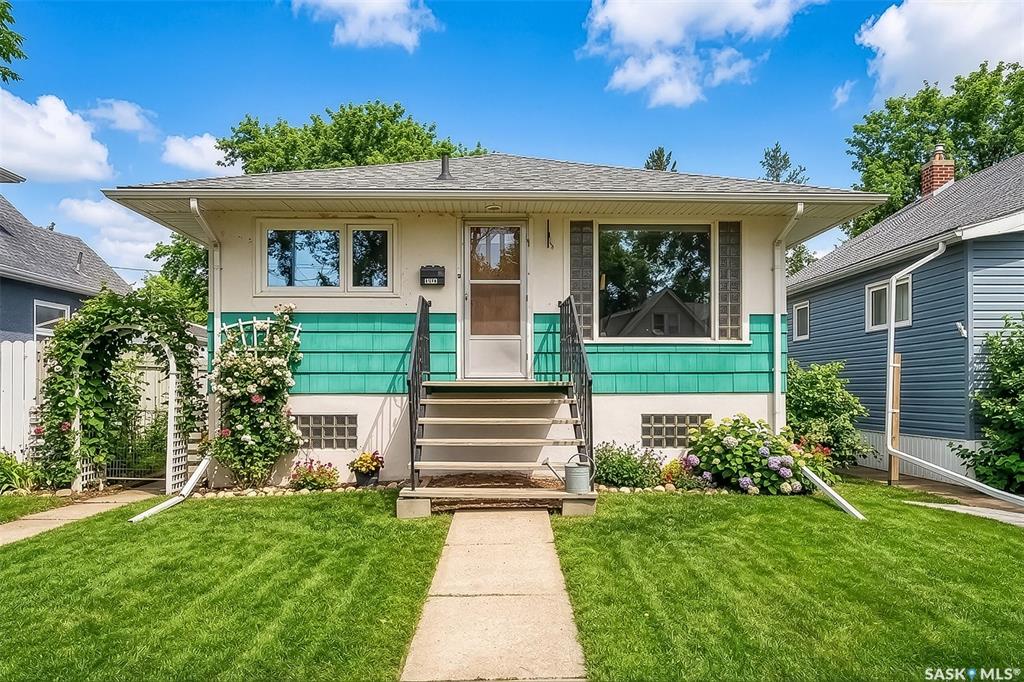 Second View of 1118 6th Avenue Nw, Central MJ, Moose Jaw, Saskatchewan, S6H 4A6