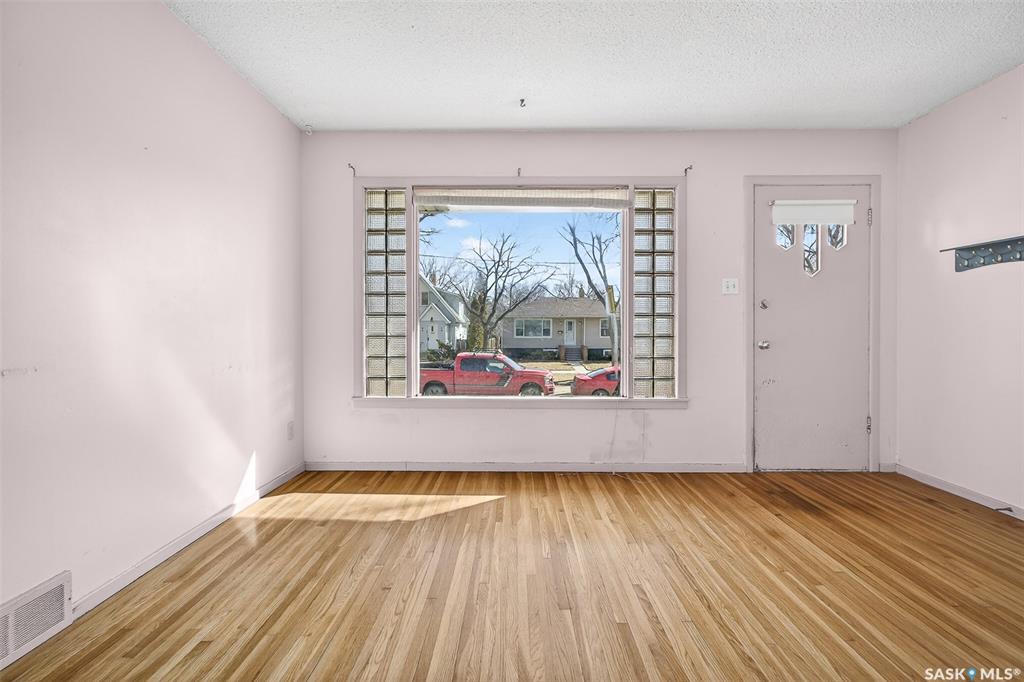 Fifth View of 1118 6th Avenue Nw, Central MJ, Moose Jaw, Saskatchewan, S6H 4A6