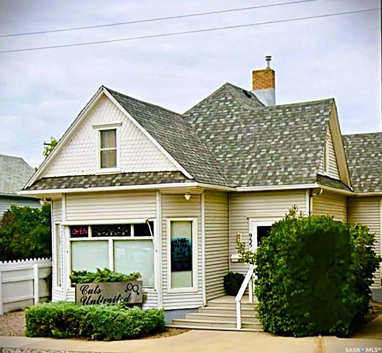 Third View of 935 4th Street, Estevan, Saskatchewan, S4A 0W2