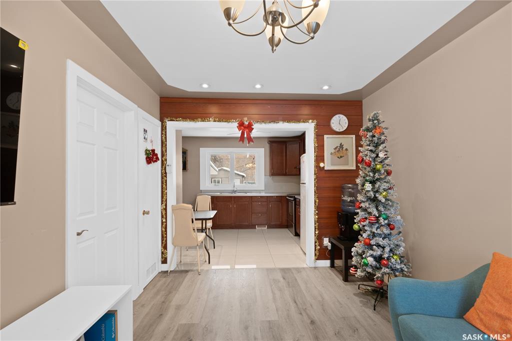 MLS® listing #SK031348 for sale located at 212 W Avenue S