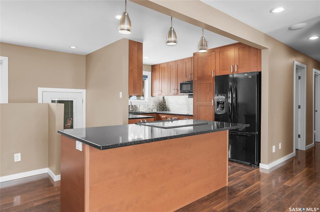 Third View of 701 W Avenue N, Mount Royal SA, Saskatoon, Saskatchewan, S7L 3H2