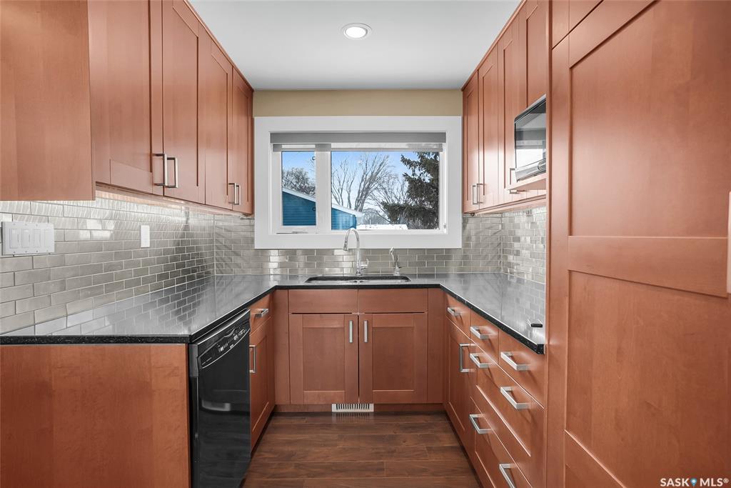 Fifth View of 701 W Avenue N, Mount Royal SA, Saskatoon, Saskatchewan, S7L 3H2