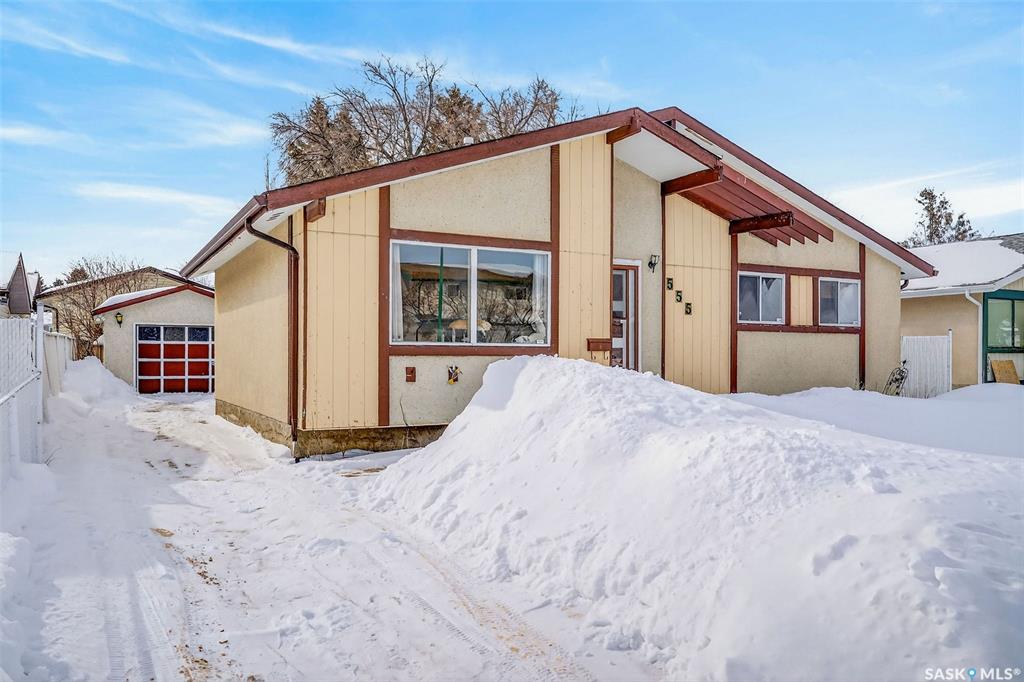 555 32nd Street W, SK031515, Saskatchewan,