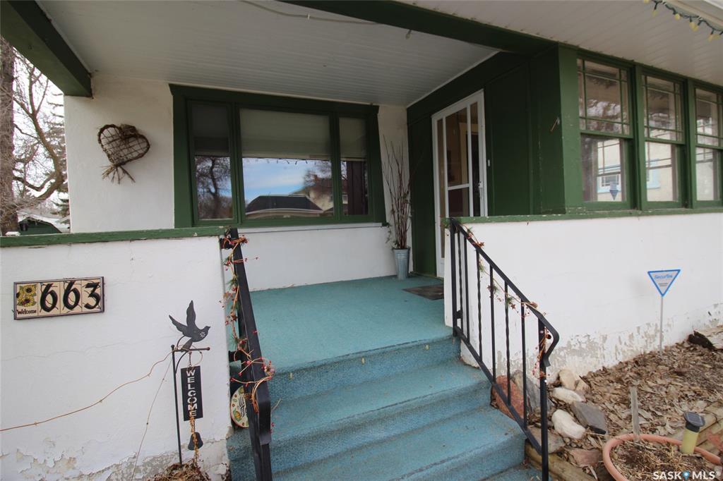 Second View of 663 2nd Street E, Shaunavon, Saskatchewan, S0N 2M0