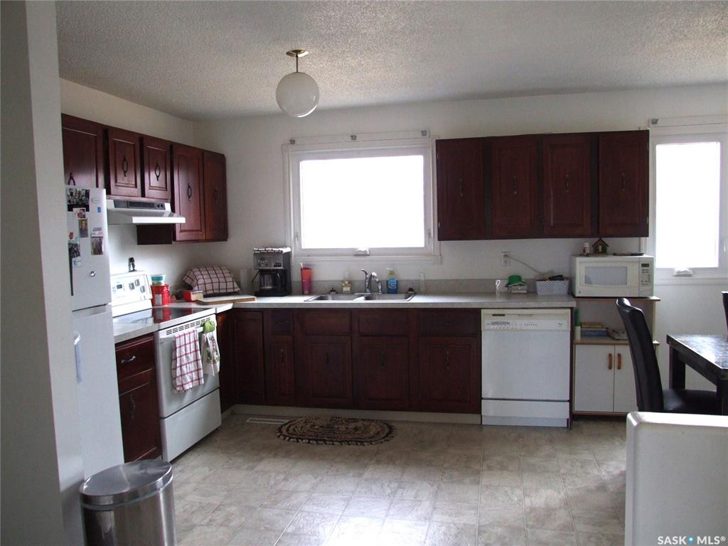 Second View of 524 1st Street W, Leader, Saskatchewan, S0N 1H0