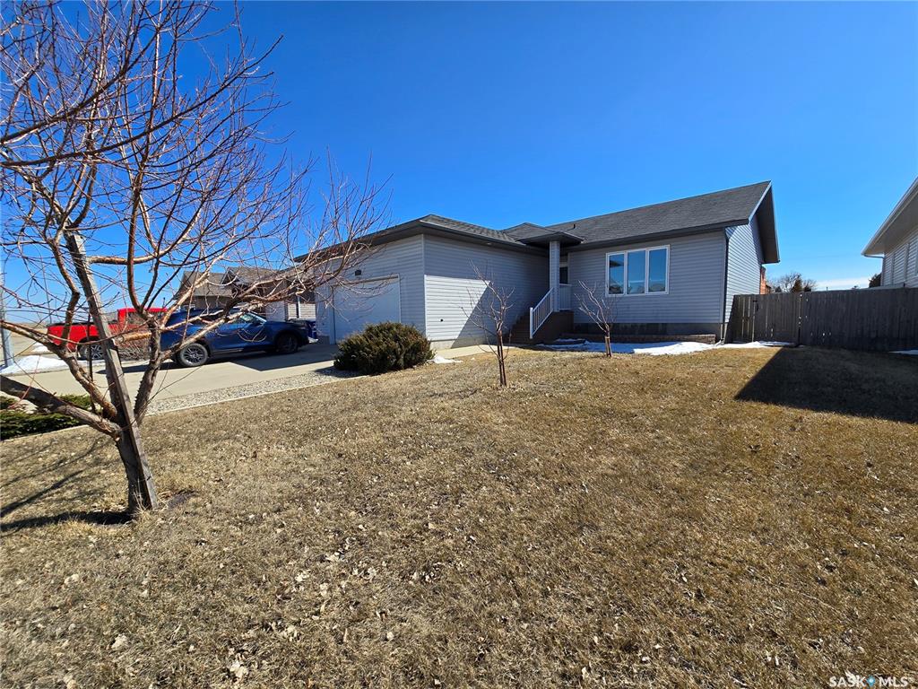 Second View of 752 Mctaggart Drive, Weyburn, Saskatchewan, S4H 3M6